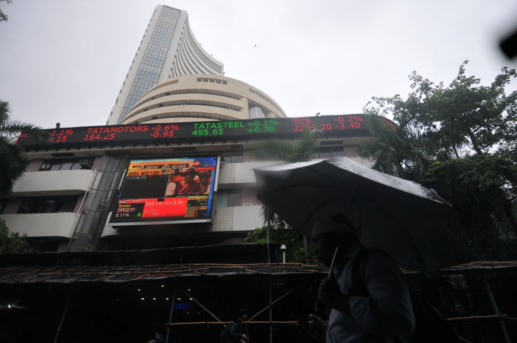 Equity indices fall, Sensex down 170 points
