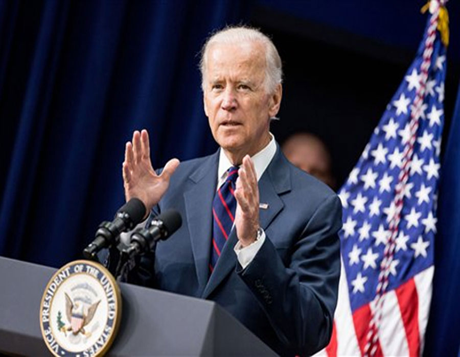 Biden urges Americans not to travel during holiday season