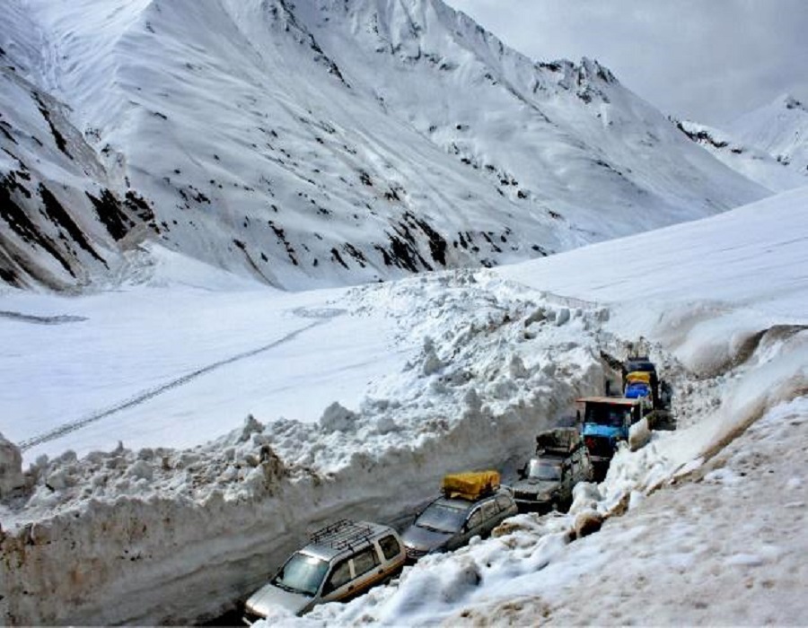 Minus 27.1 in Drass, Srinagar freezes at minus 7