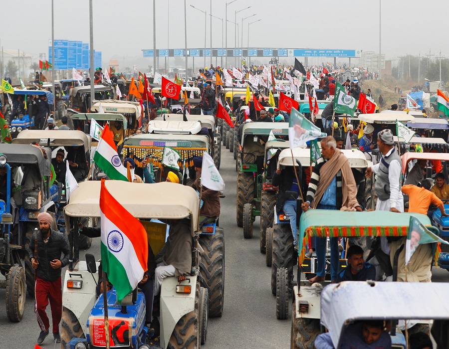 Tractors line up in Delhi ahead of #farmersparade on R-Day