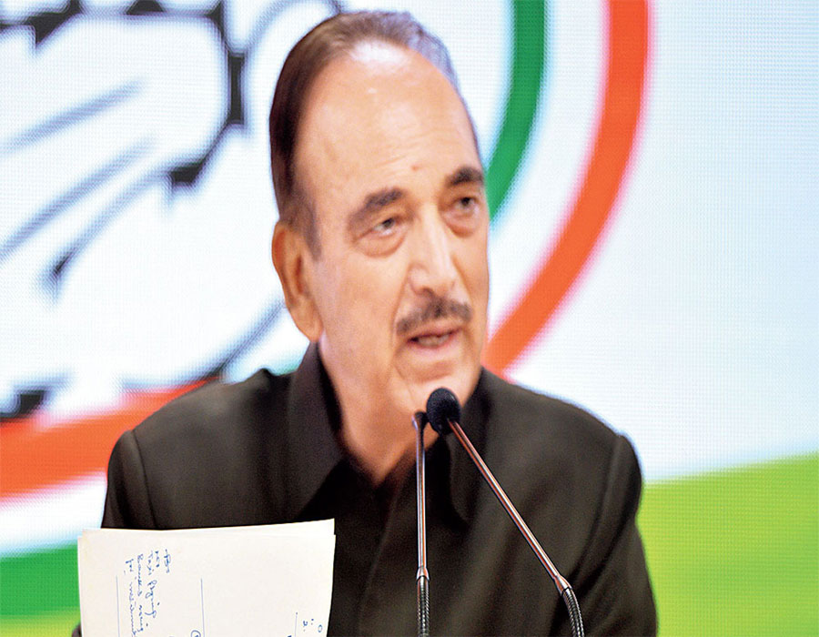 'I am with farmers': Azad wears mask to proclaim support in RS