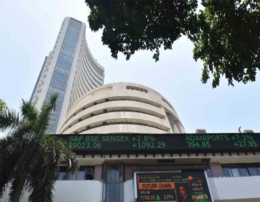 Sensex up over 400 points; metal, banking stocks rise