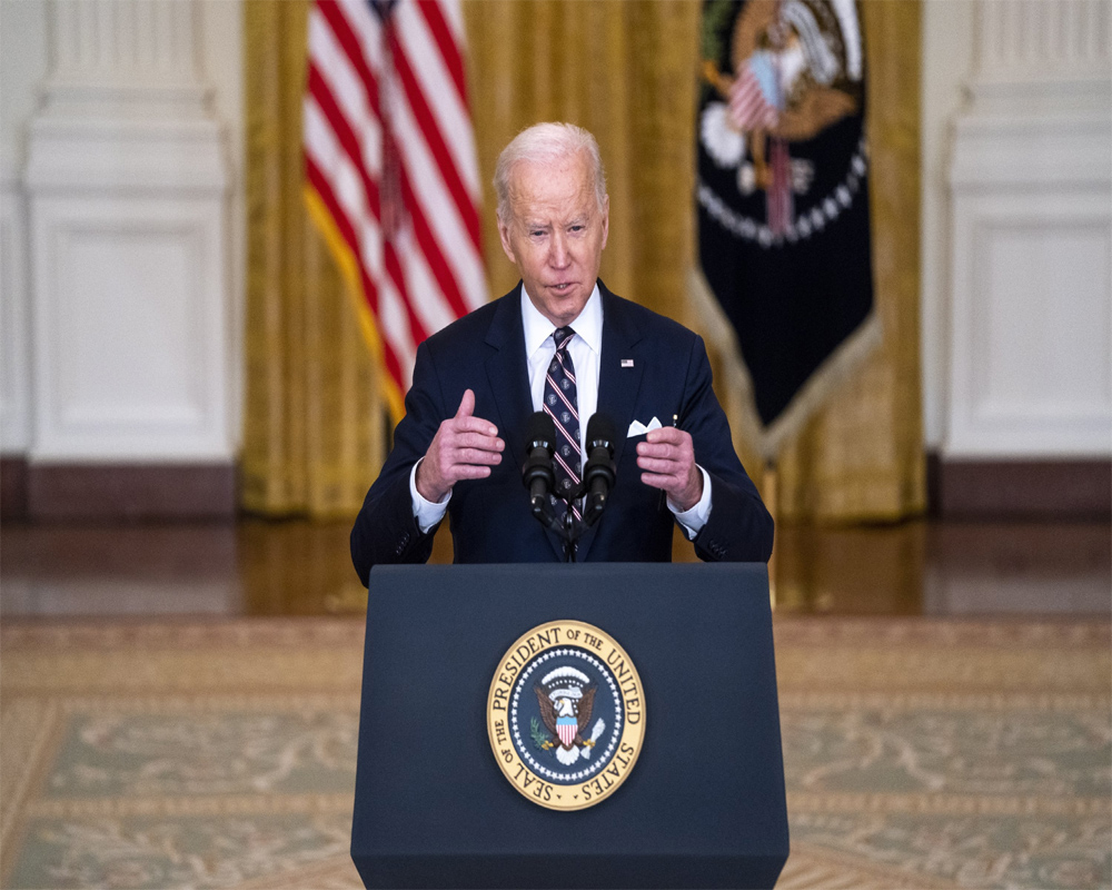 Biden announces sanctions against Russian oligarchs, banks