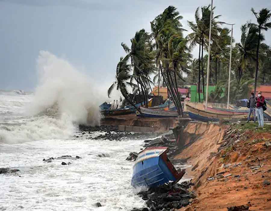 Cyclone Tauktae storms over Mumbai, razes trees, damages homes