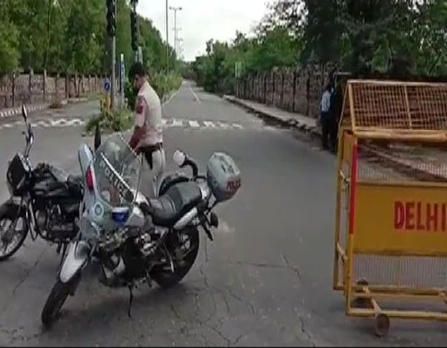 Delhi Police divert traffic to Ghaziabad as NH 24, 9 barricaded