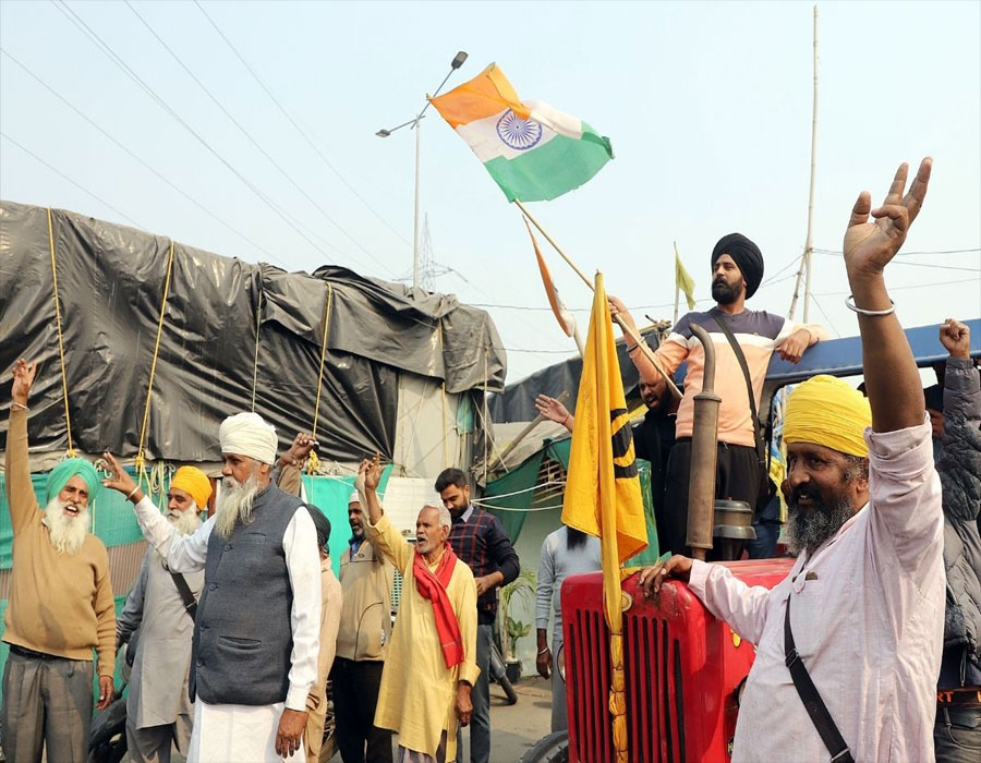 Farmers in hundreds descend at Delhi-UP border on protest anniversary