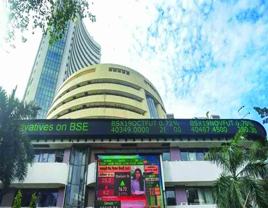 Global cues dent sentiments, equity indices trade lower