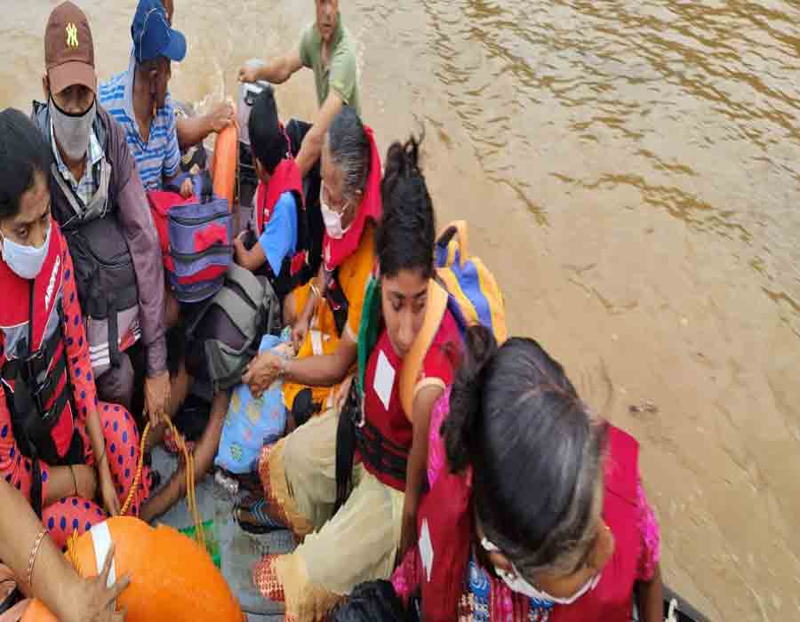 Navy's rescue ops in flood-hit Maha, K'taka & Goa