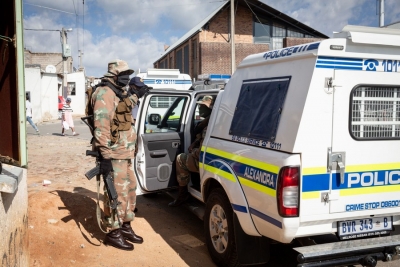 S.African military personnel to help hospitals against resurgence