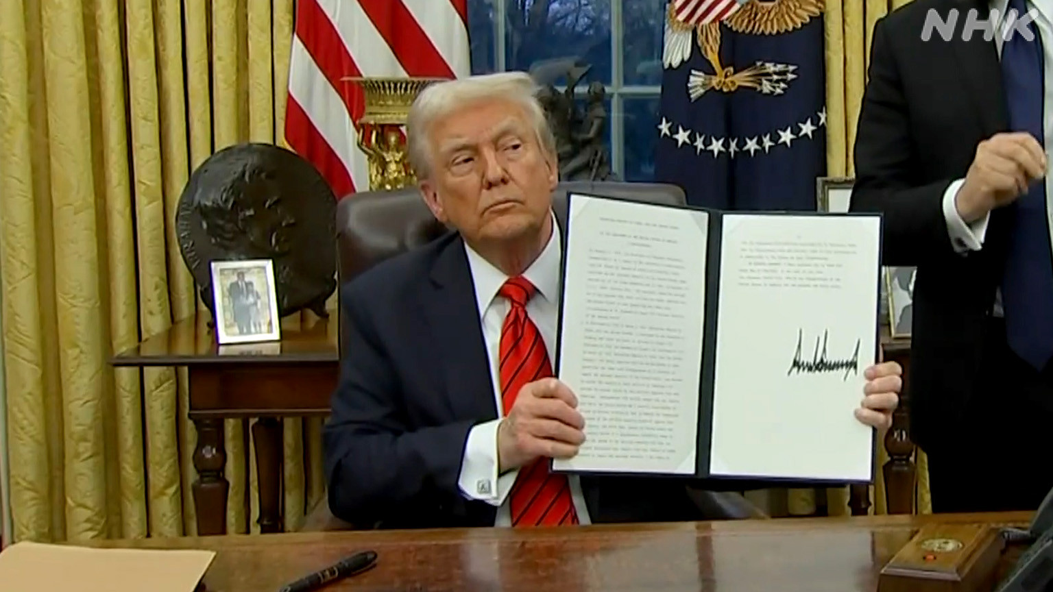 Trump Slaps $100,000 Fee on H-1B Visas, Unveils Costly ‘Gold Card’ Program